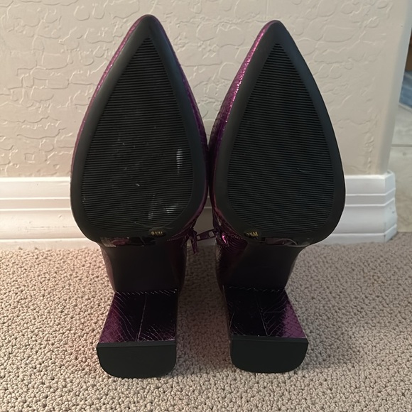 INC Anila ankle boots, metallic purple, size 9-1/2 - Picture 4 of 7